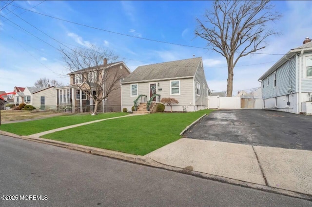 view of front of property with a front lawn