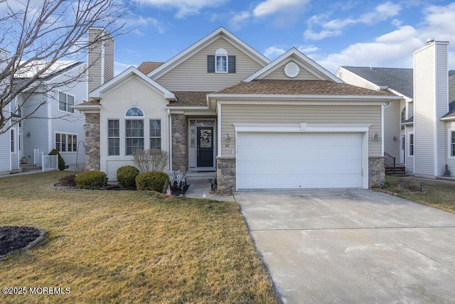 view of front facade featuring a garage and a front yard