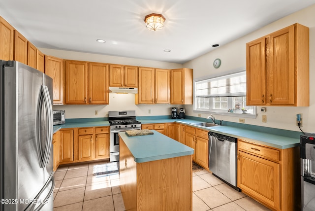 kitchen featuring stainless steel appliances, a kitchen island, sink, and light tile patterned floors