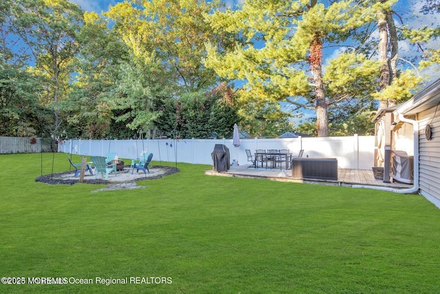 view of yard featuring a patio area