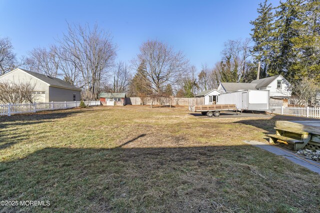 view of yard with a storage unit