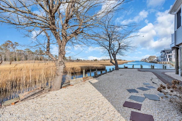 view of yard featuring a water view