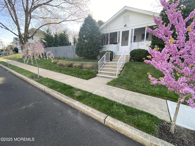 view of front facade with a front lawn