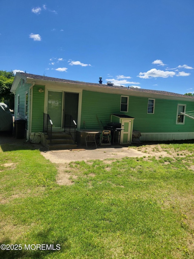 14 Douglas Dr, Jackson, NJ 08527 - back of house with a lawn