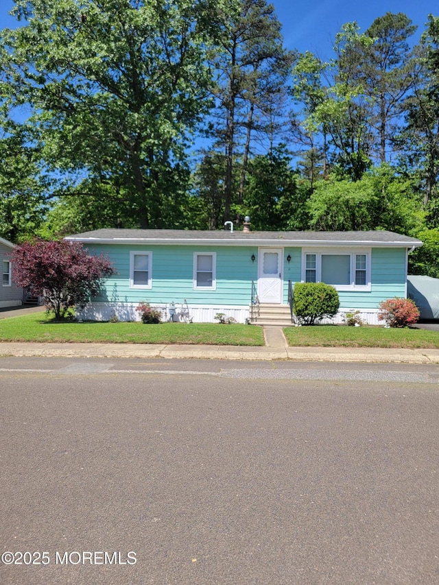 14 Douglas Dr, Jackson, NJ 08527 - view of front facade with entry steps