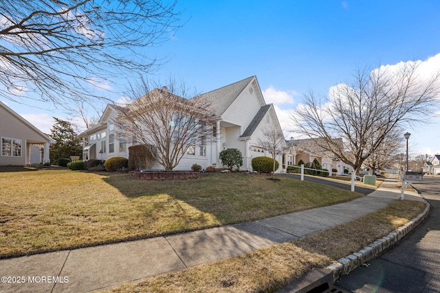 view of front of home featuring a front yard