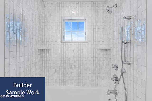 bathroom featuring tiled shower / bath combo