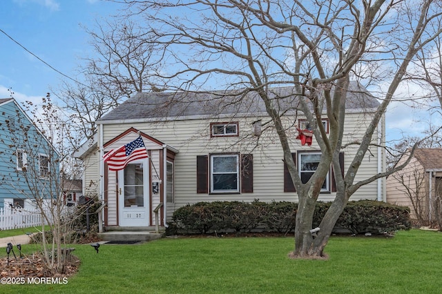 view of front of house with a front yard