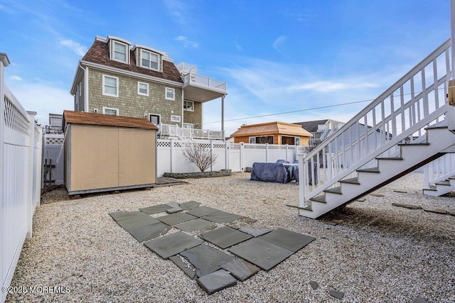 view of yard with a storage unit