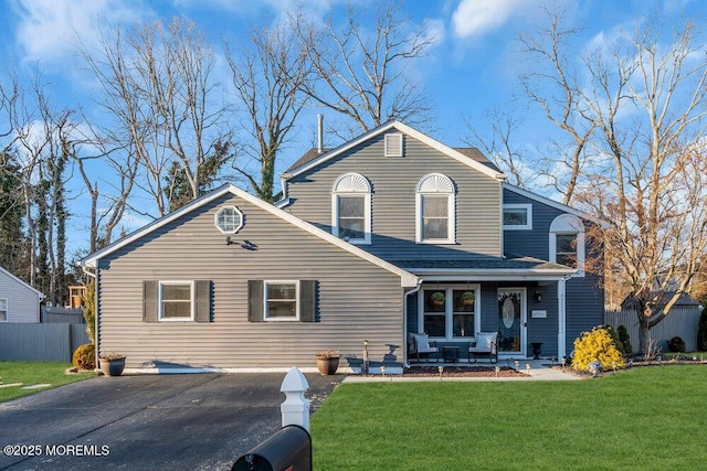 view of front facade featuring a front lawn and a porch