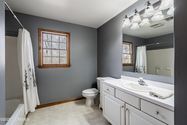 full bathroom featuring visible vents, plenty of natural light, and baseboards