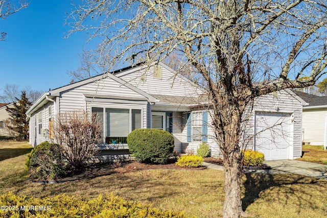 view of front of property featuring a garage and a front yard