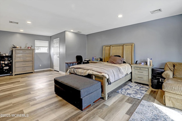 bedroom with light wood-style flooring, visible vents, baseboards, and recessed lighting