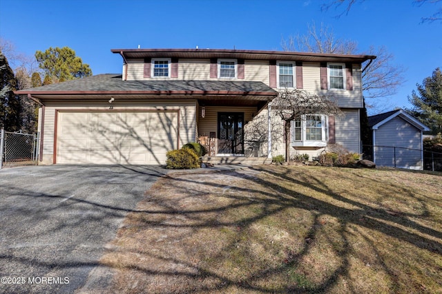 view of front of home featuring a front lawn