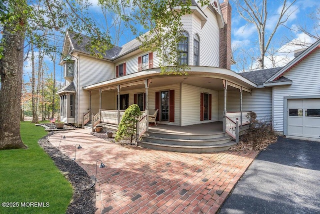 view of front facade featuring a porch and a garage