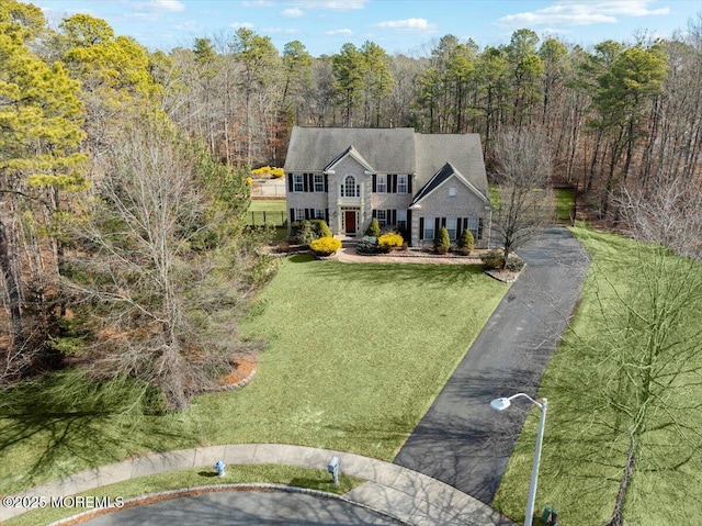 view of front of house featuring a front yard