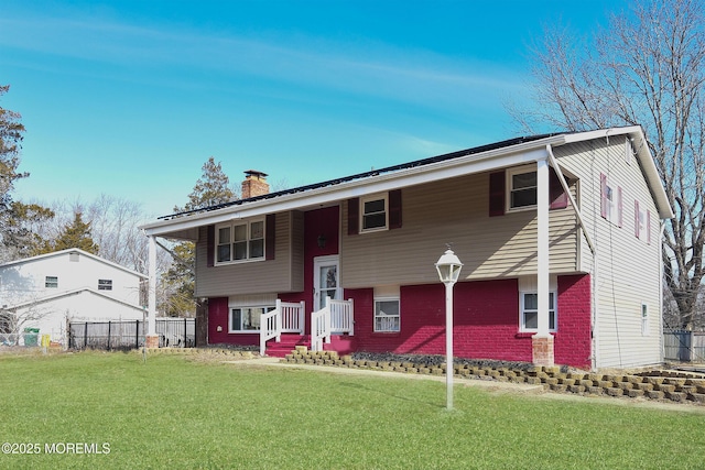 bi-level home featuring a front yard