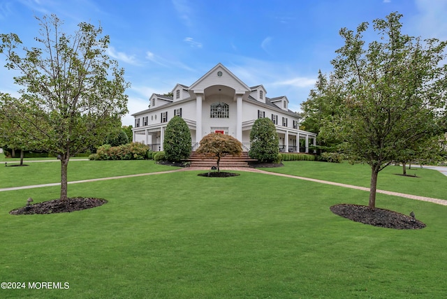 view of front of property with a front yard