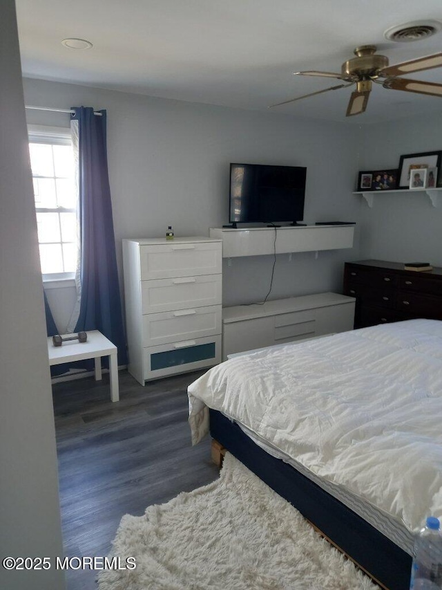 bedroom featuring dark wood-type flooring and ceiling fan