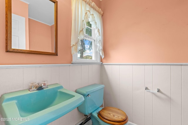 bathroom featuring sink