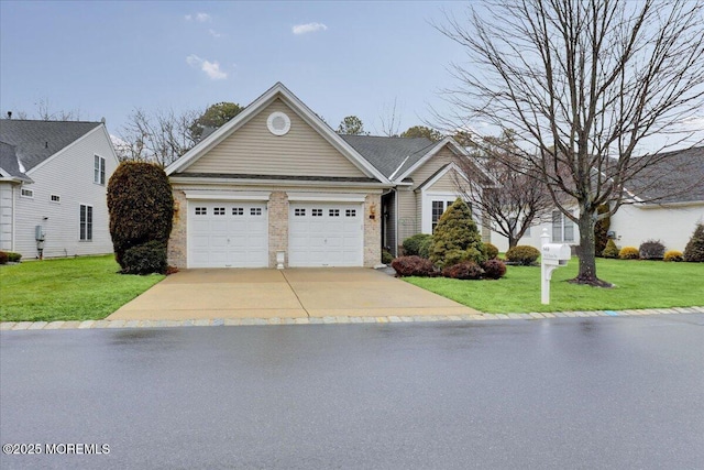 view of front facade with a garage and a front yard