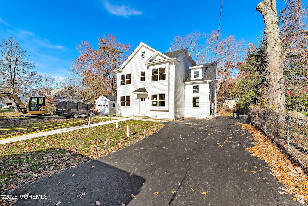 view of front property