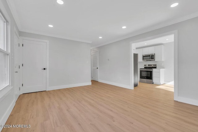 100 Governors Rd Unit 1000, Lakewood, NJ 08701 - unfurnished living room with crown molding and light hardwood / wood-style flooring
