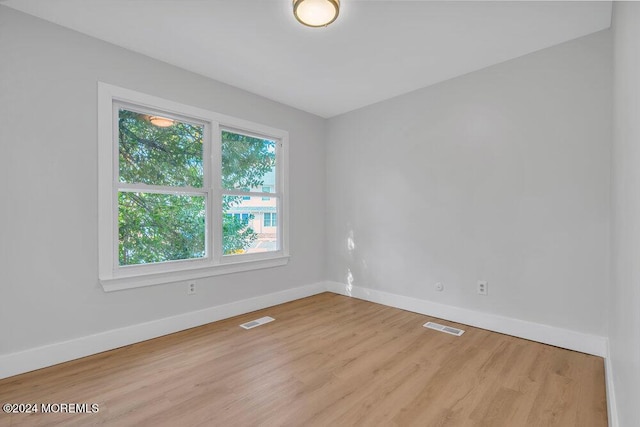 100 Governors Rd Unit 1000, Lakewood, NJ 08701 - unfurnished room featuring light hardwood / wood-style flooring