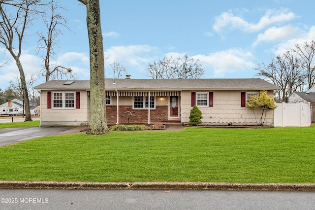 ranch-style home featuring a front yard