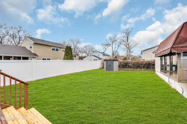 view of yard featuring a storage shed