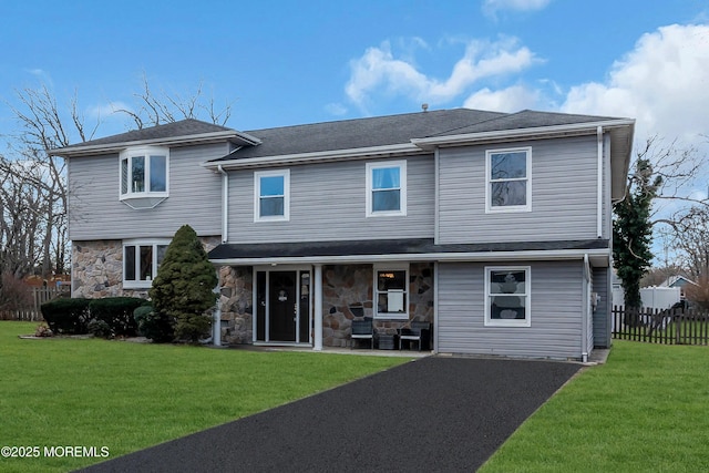 view of front facade with a front yard