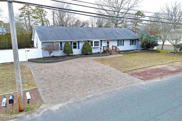 single story home featuring a front yard