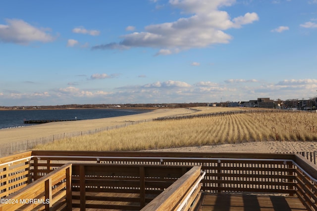 water view featuring a rural view