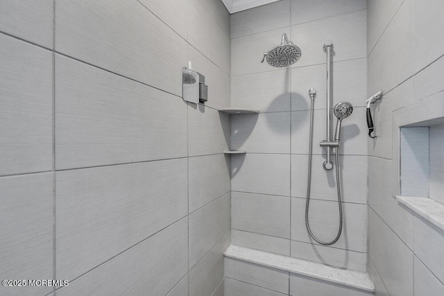 bathroom featuring a tile shower