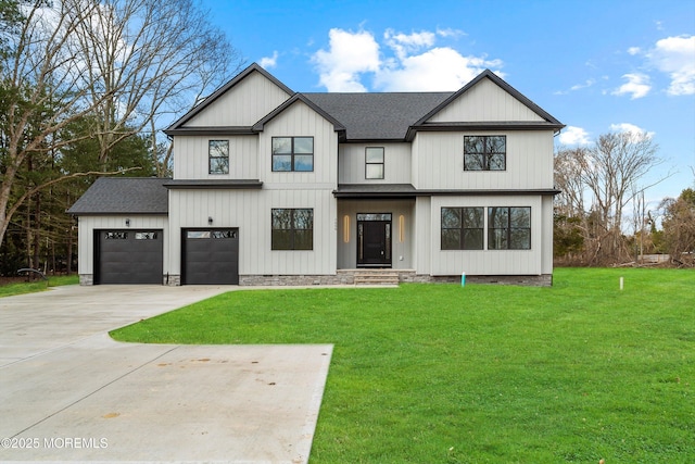 modern farmhouse featuring driveway, a shingled roof, and a front lawn