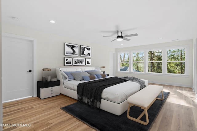 bedroom featuring light wood finished floors, visible vents, baseboards, ceiling fan, and recessed lighting