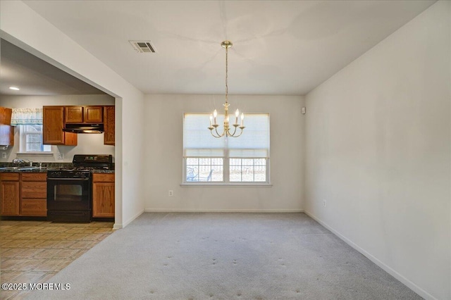 kitchen with sink, black range with gas cooktop, an inviting chandelier, light carpet, and decorative light fixtures