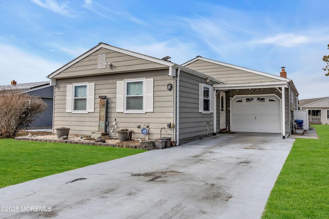 view of front facade featuring a garage and a front yard