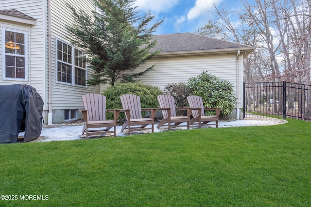 view of yard with a patio