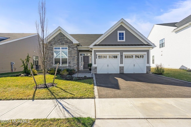 craftsman house featuring a front lawn