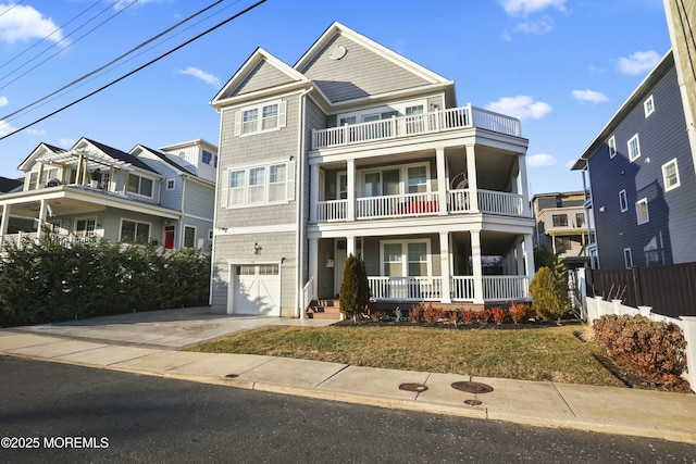 view of front of house featuring a garage and a front yard