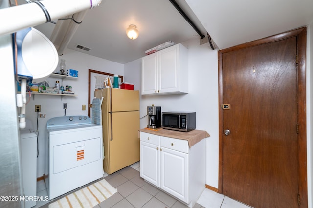 laundry room featuring washer / clothes dryer and light tile patterned floors