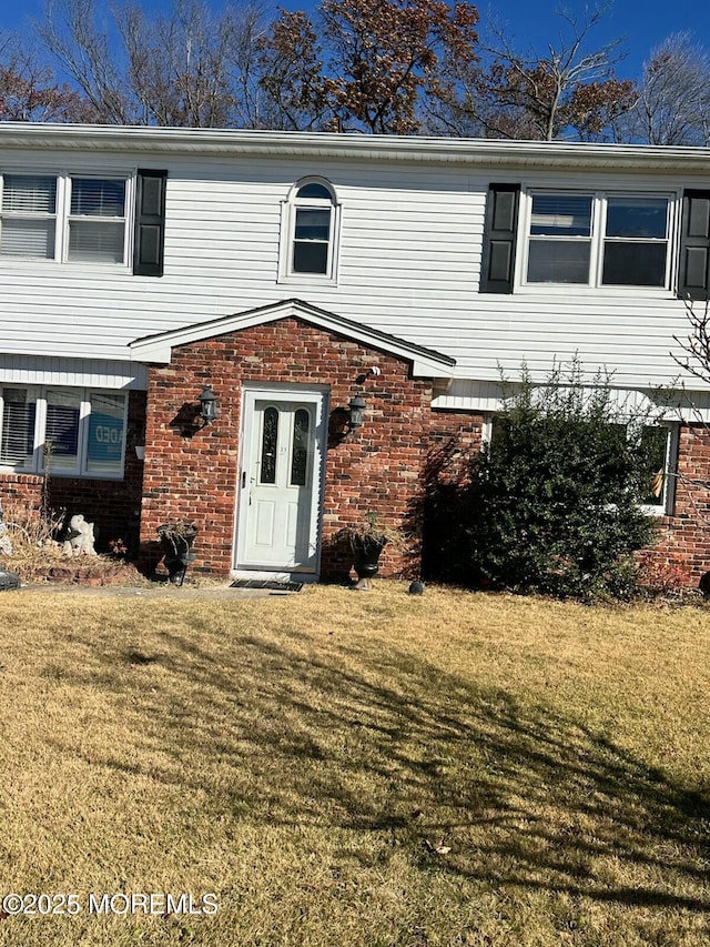 view of front of property with a front yard