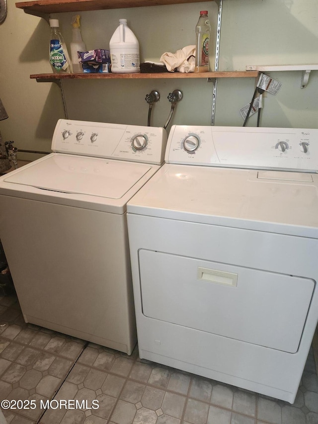 washroom featuring washer and clothes dryer