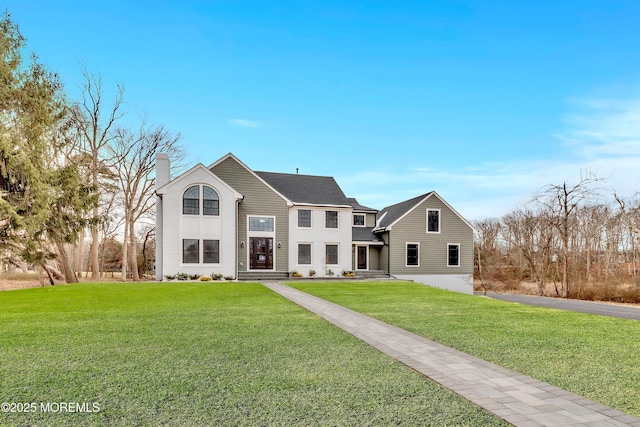 view of front of home featuring a front yard