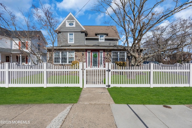 view of front of home featuring a front lawn