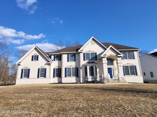 view of front facade featuring a front lawn