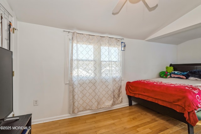 bedroom with lofted ceiling, light hardwood / wood-style flooring, and ceiling fan