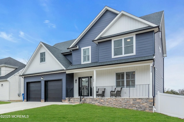 view of front facade featuring a garage, a front lawn, and a porch