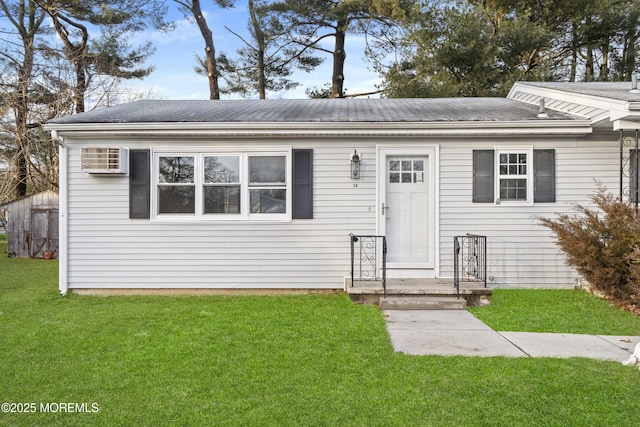 view of front of house featuring a front lawn